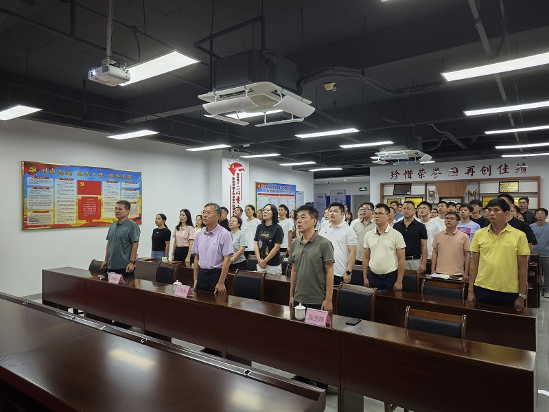 全体员工齐唱国歌.jpg