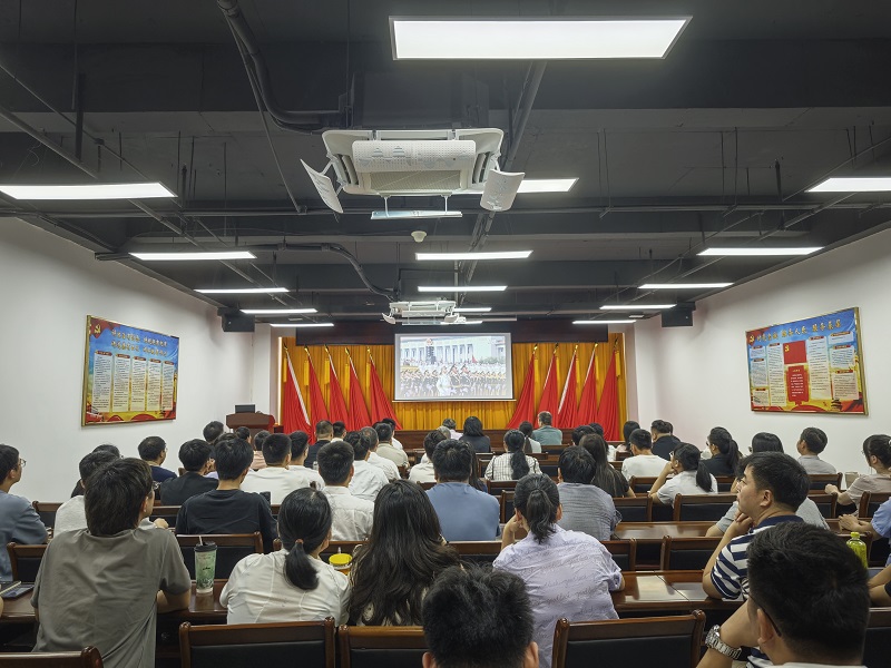 观看纪念中国人民抗日战争暨世界反法西斯战争胜利80周年大会直播.jpg